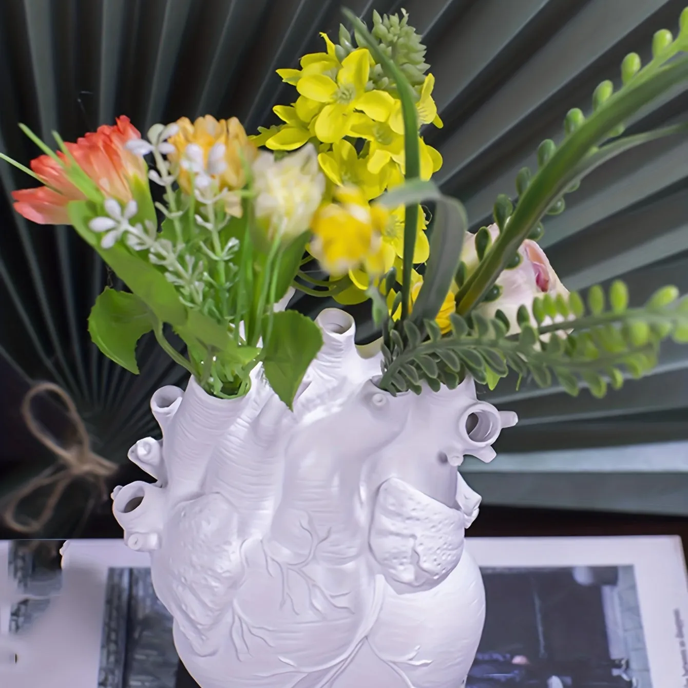 1pc Heart-shaped Resin Ornaments, For Desktops And Living Rooms, Including Flower Vases And Dried Flower Arrangements For Dining Tables, Resin Flower Vases For Desktops