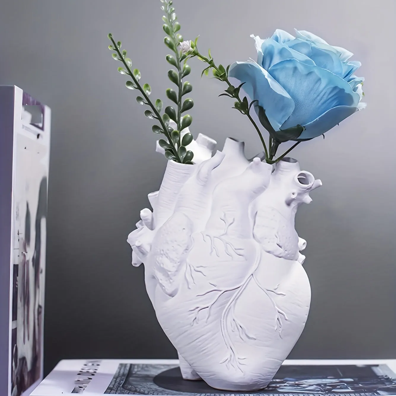 1pc Heart-shaped Resin Ornaments, For Desktops And Living Rooms, Including Flower Vases And Dried Flower Arrangements For Dining Tables, Resin Flower Vases For Desktops