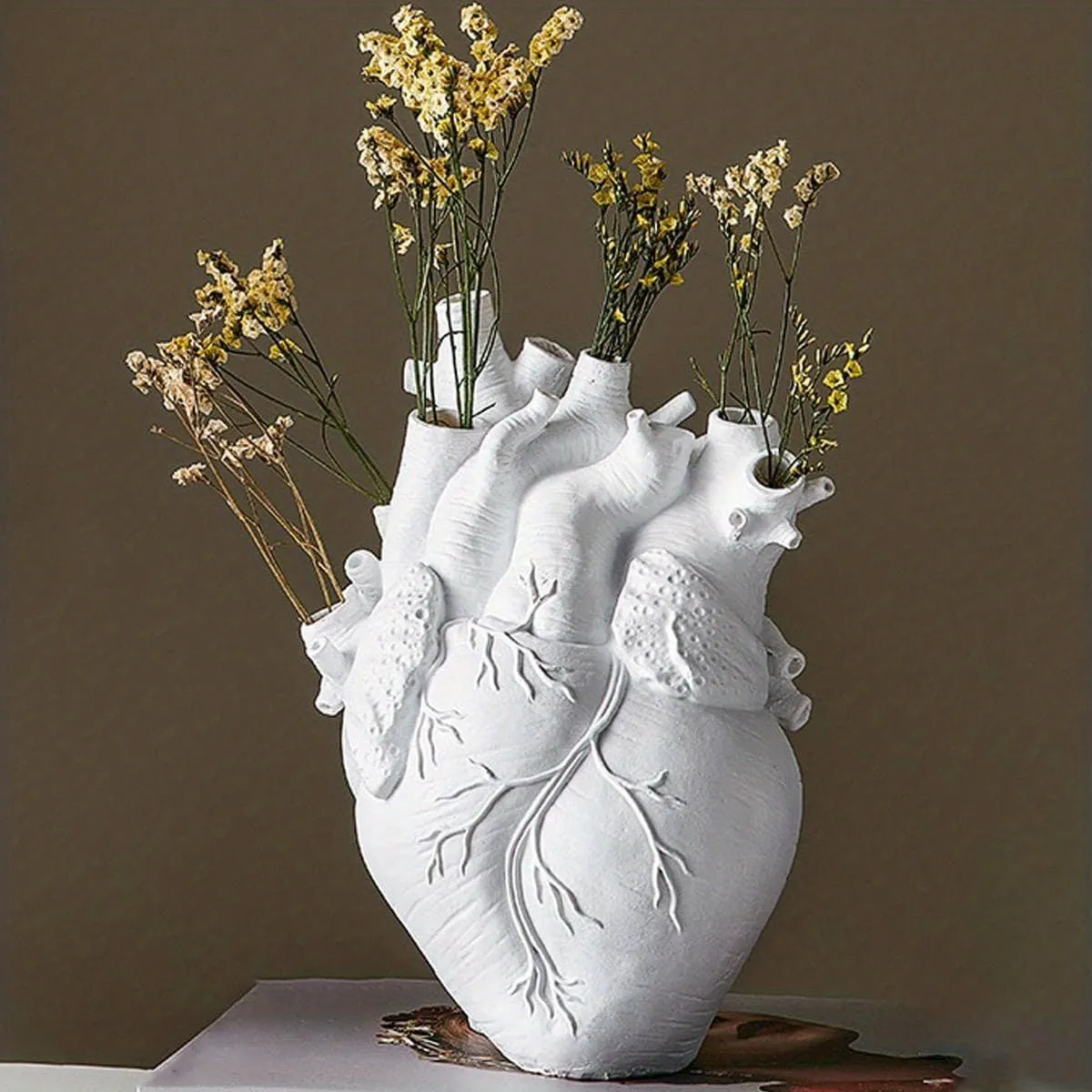 1pc Heart-shaped Resin Ornaments, For Desktops And Living Rooms, Including Flower Vases And Dried Flower Arrangements For Dining Tables, Resin Flower Vases For Desktops