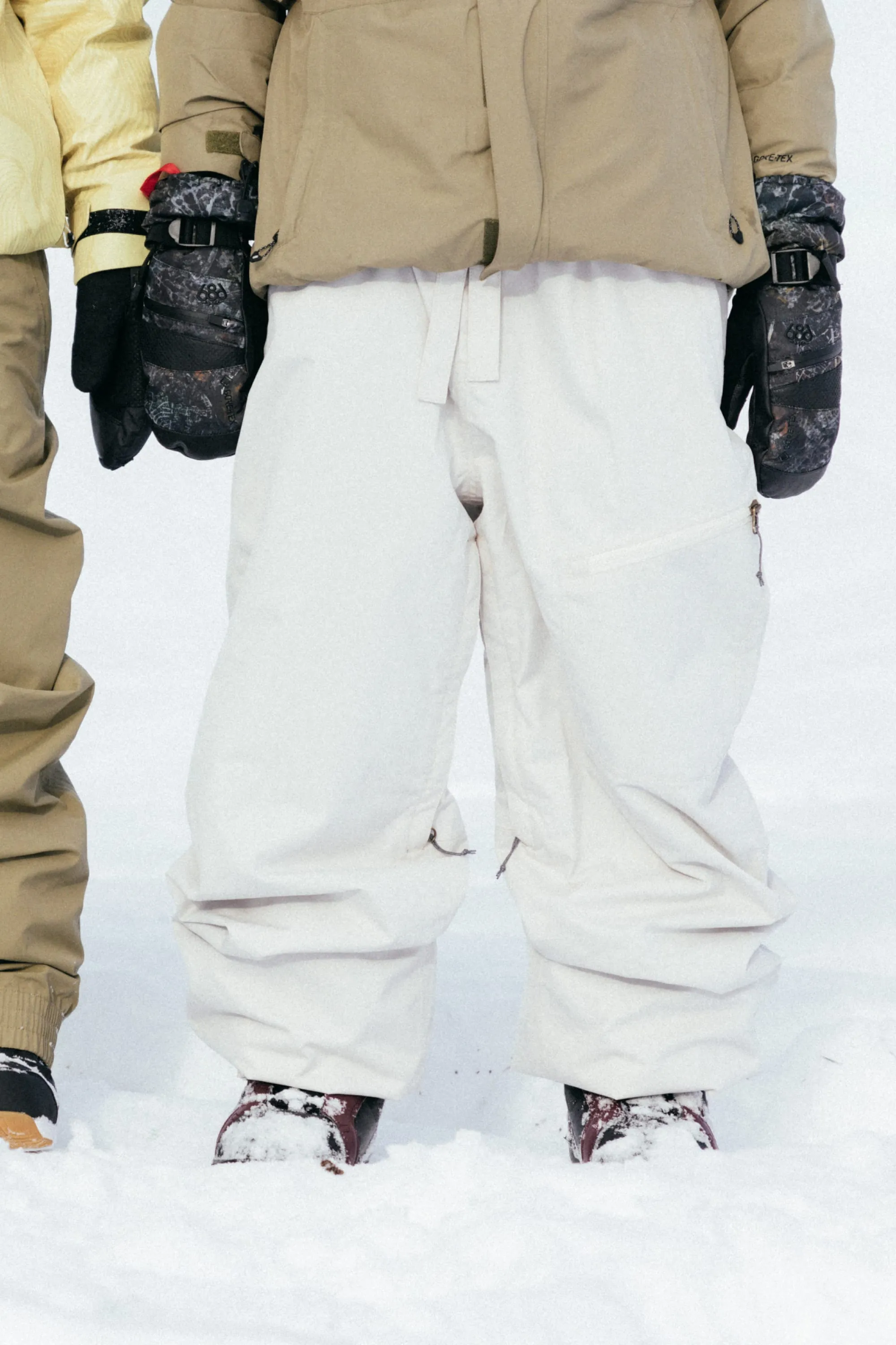 Womens High-Quality 686 Outline Snowboarding Pants