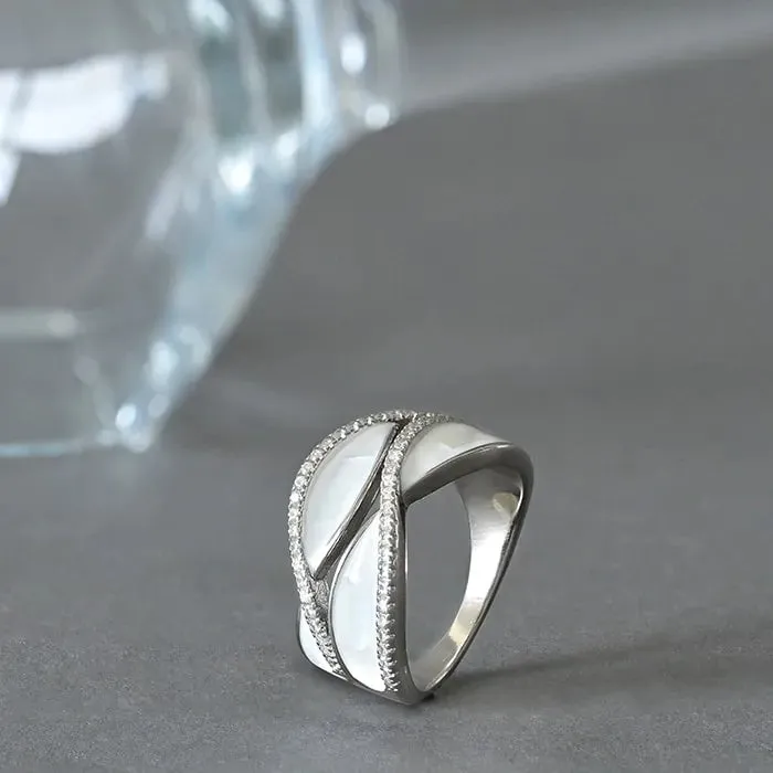 Intertwined Radiance Ring