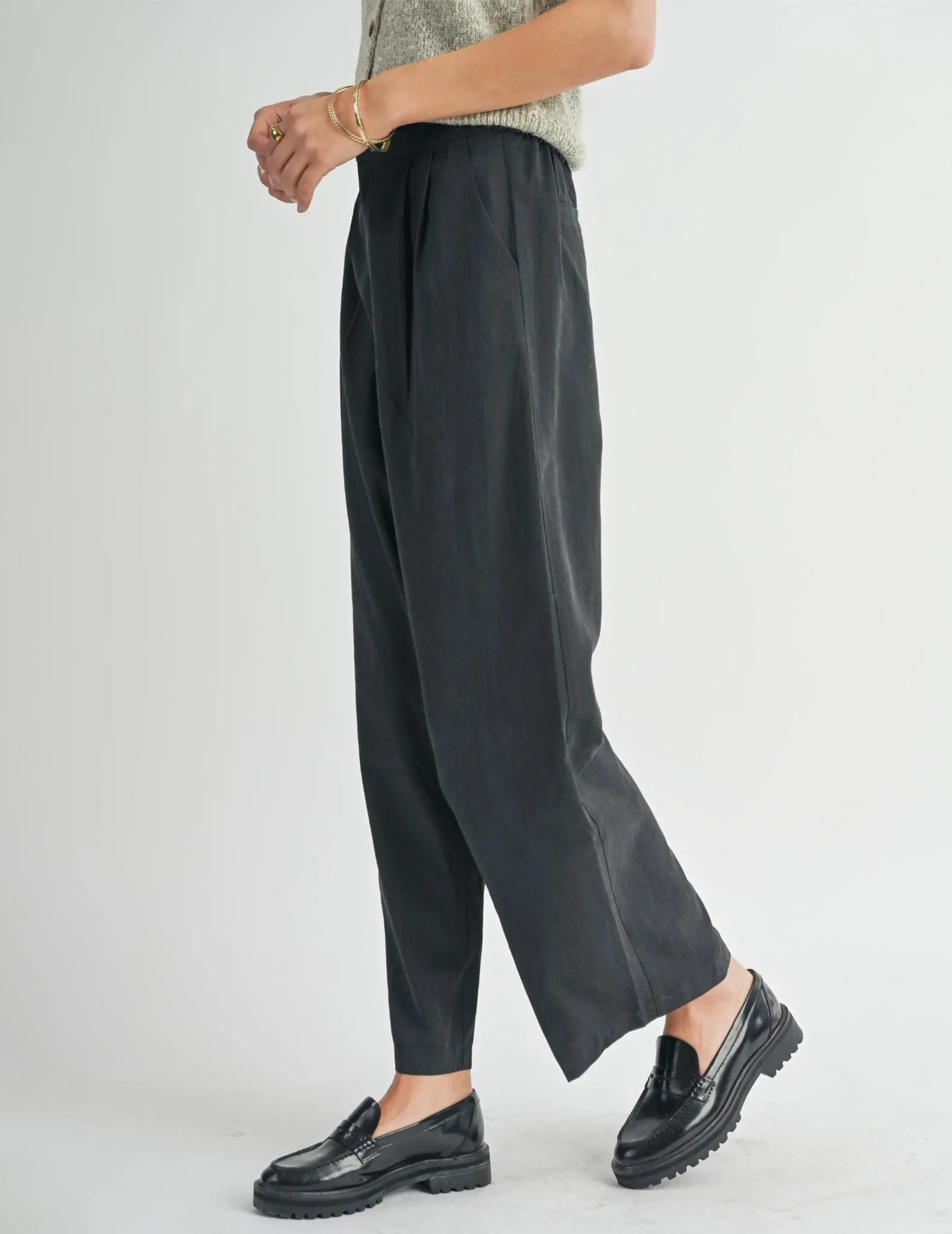 Olivia Black Pleated Trousers